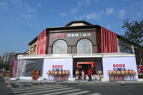 �ɶ����´Ŵuǧ�����A��Ş��ʢ�b���� (1)_����.jpg